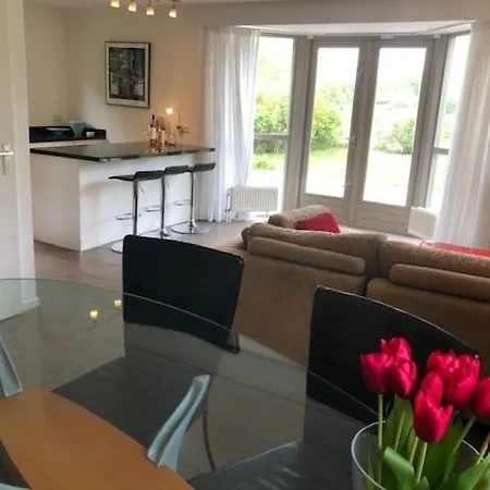 Holiday home Vrijstaande Recreatiewoning Direct Aan Het Ewijk
