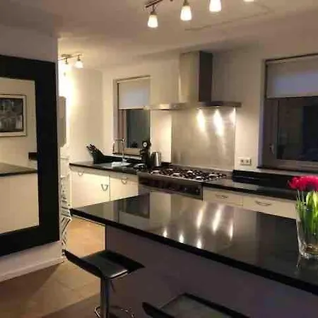 Holiday home Vrijstaande Recreatiewoning Direct Aan Het Ewijk
