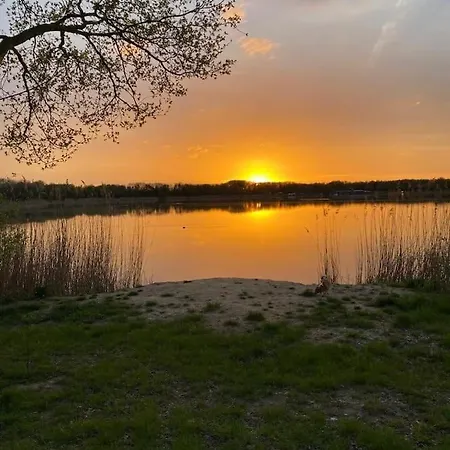 Holiday home Vrijstaande Recreatiewoning Direct Aan Het